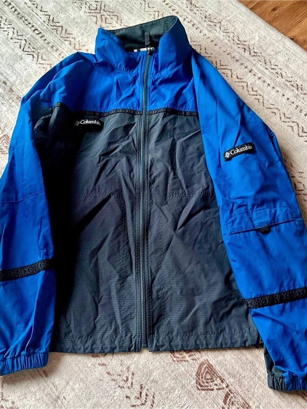 Columbia Men's Blue & Black Color Block Windbreaker XL